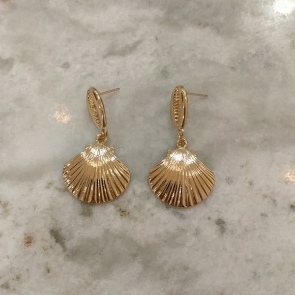 Jewelry - 14K Gold Plated Clam Sea Shell Drop Earrings